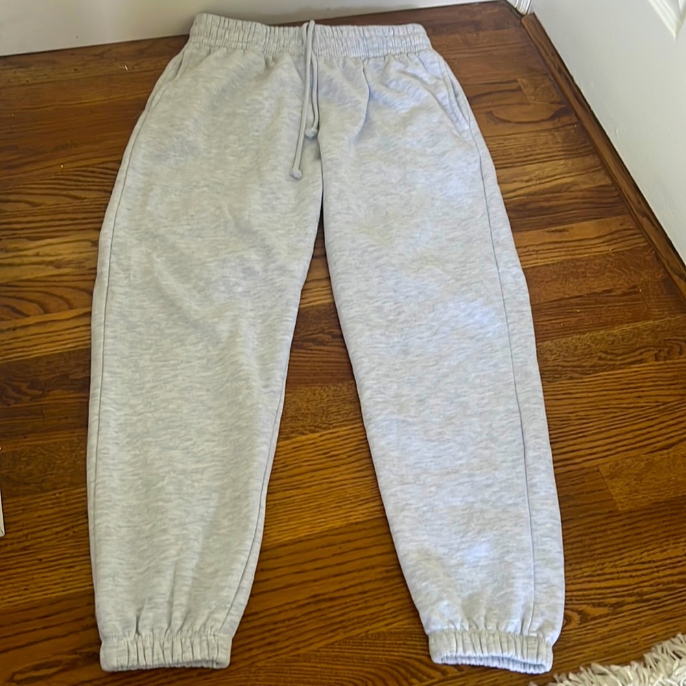 Super cute high waisted sweatpants
